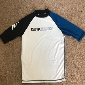 Quicksilver short sleeve rash guard, small
